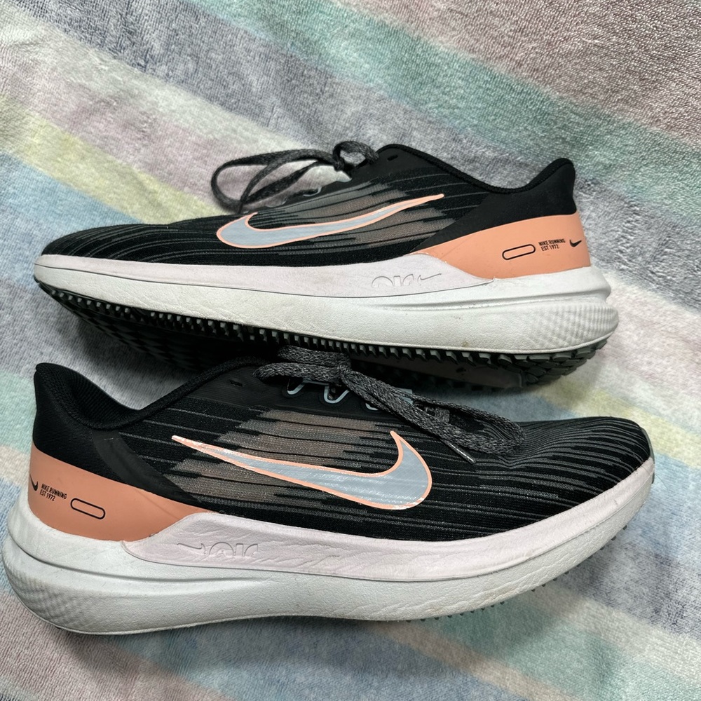 Lightly worn women’s Nike Winflo